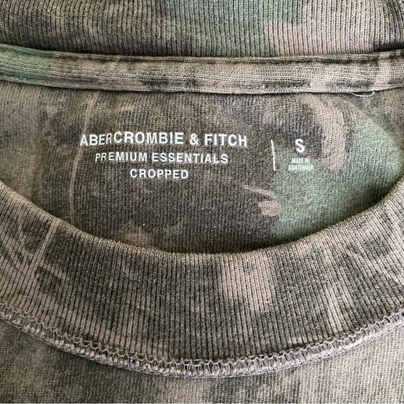 Abercrombie & Fitch Heavyweight Cropped Short Sleeve Shirt - Picture 2 of 4